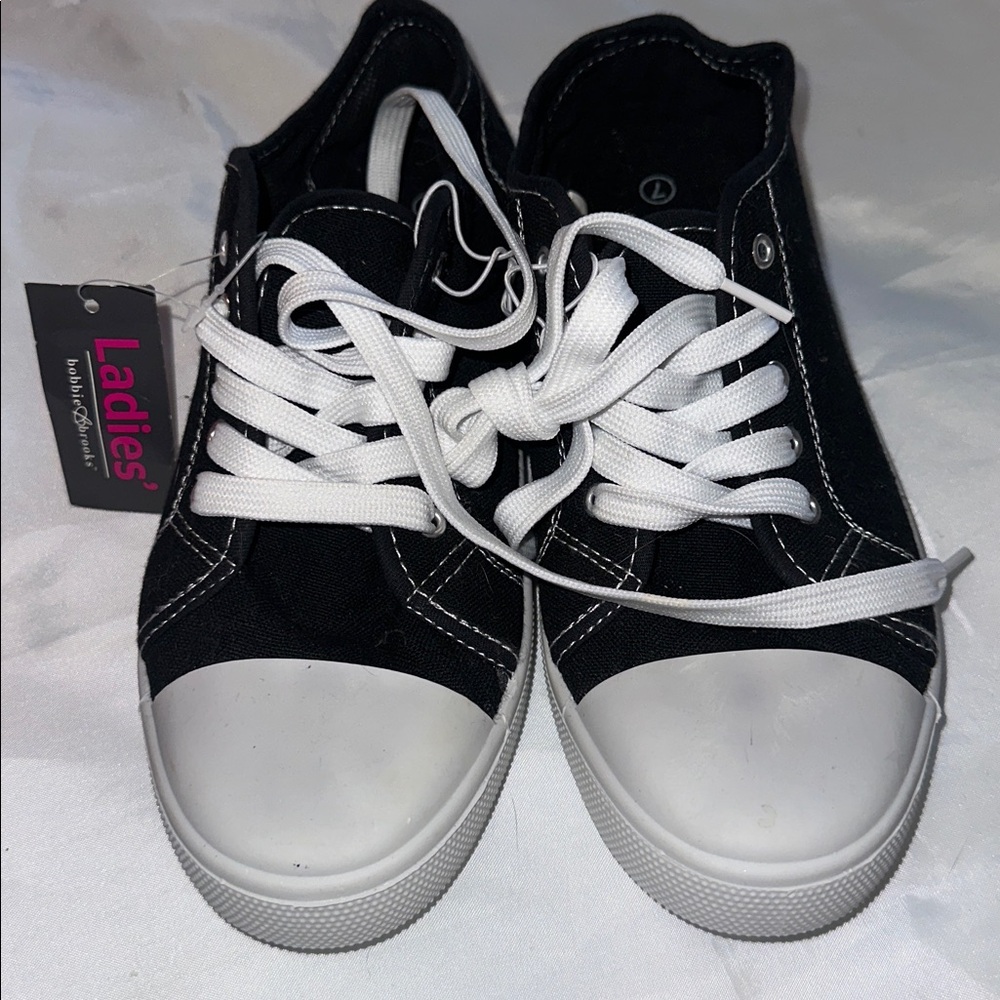 Bobbie Brooks Tennis shoes Black w/ White Toe…‎